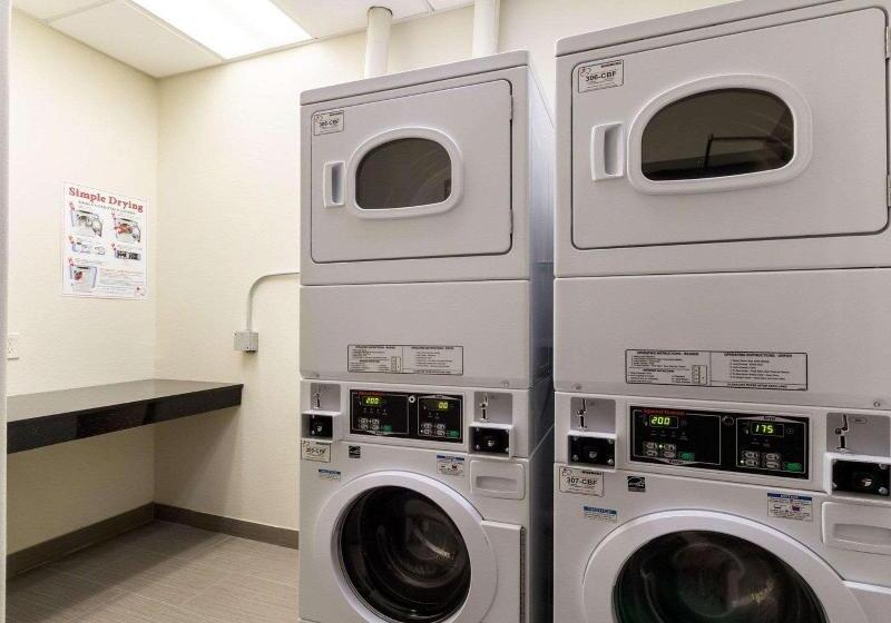 Отель Quality Inn & Suites Victoria East