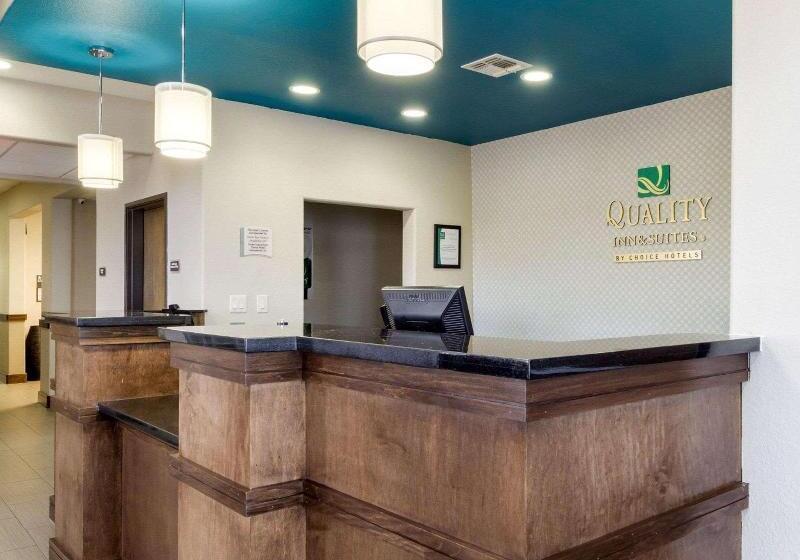 Отель Quality Inn & Suites Victoria East