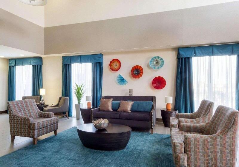 Отель Quality Inn & Suites Victoria East