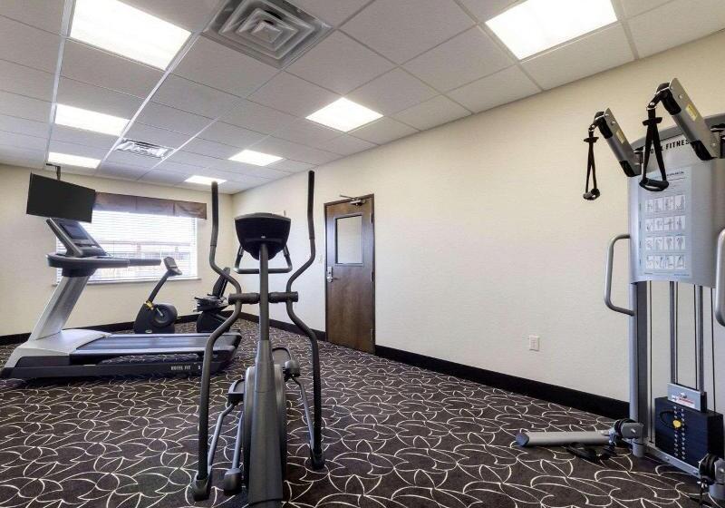 Отель Quality Inn & Suites Victoria East