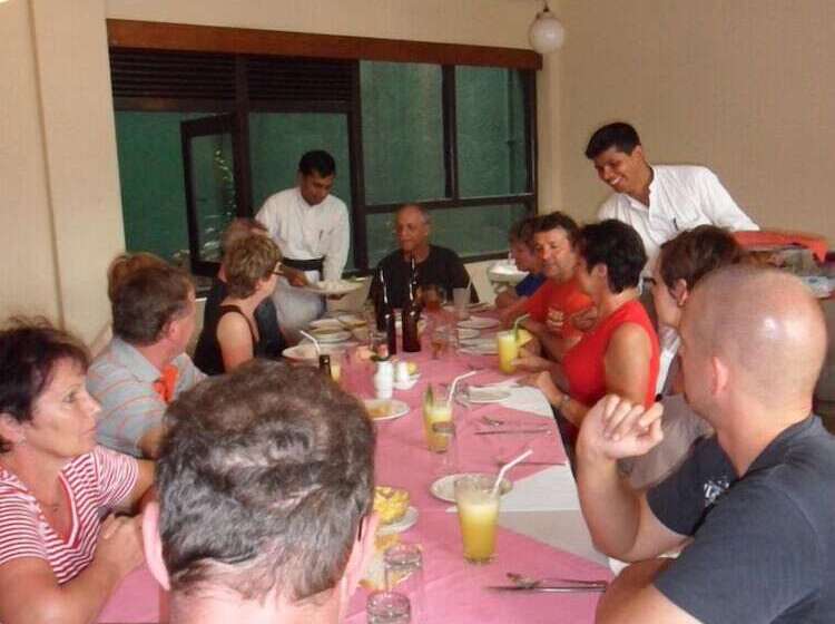 בית מלון כפרי Salika Inn