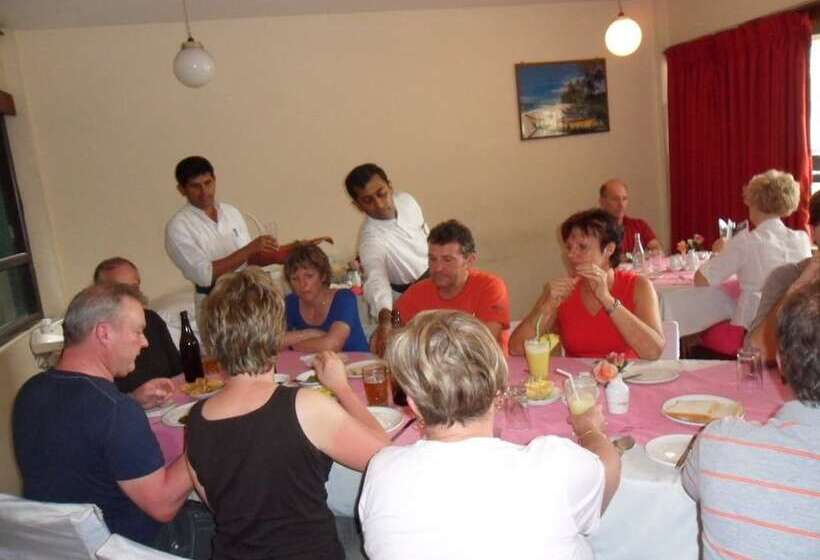 בית מלון כפרי Salika Inn