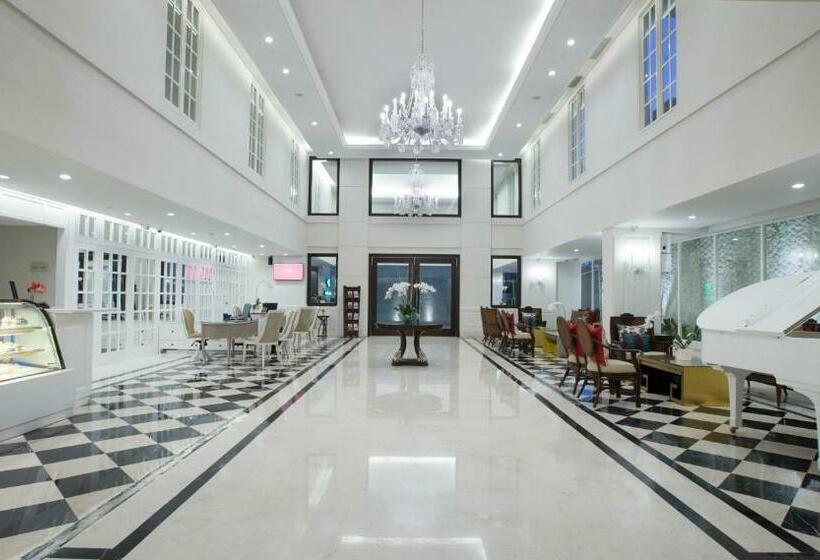 Отель Santika Seminyak