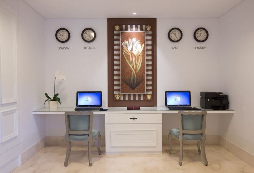 Отель Santika Seminyak