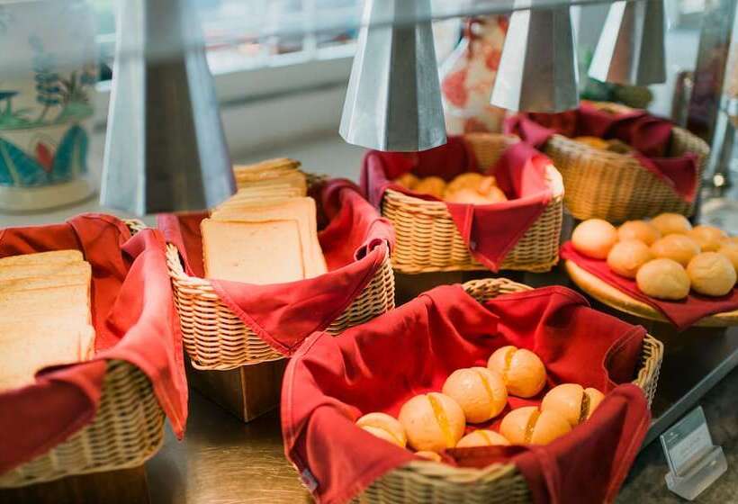 Отель Santika Seminyak