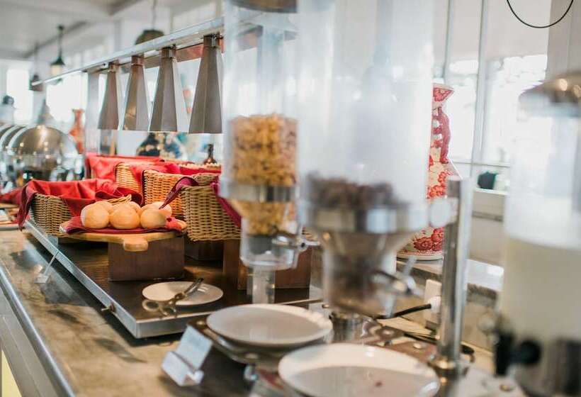 Отель Santika Seminyak