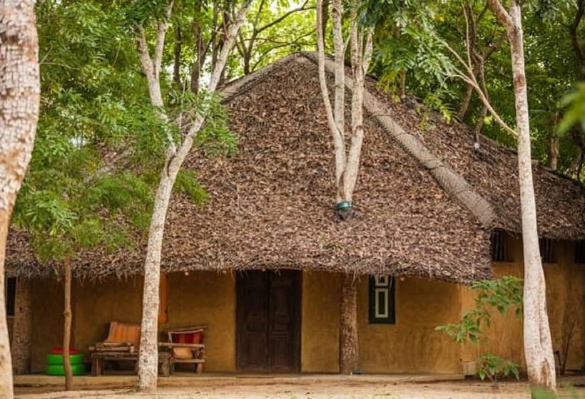 Отель Saraii Village