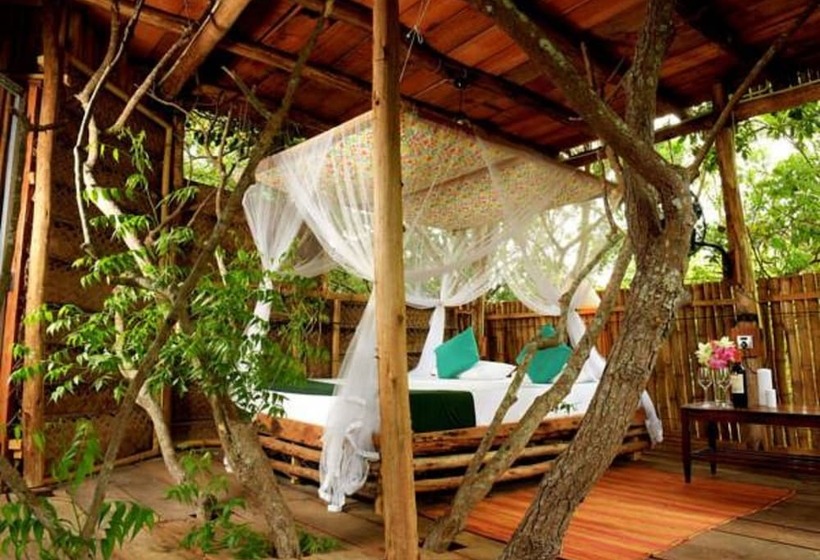 Отель Saraii Village