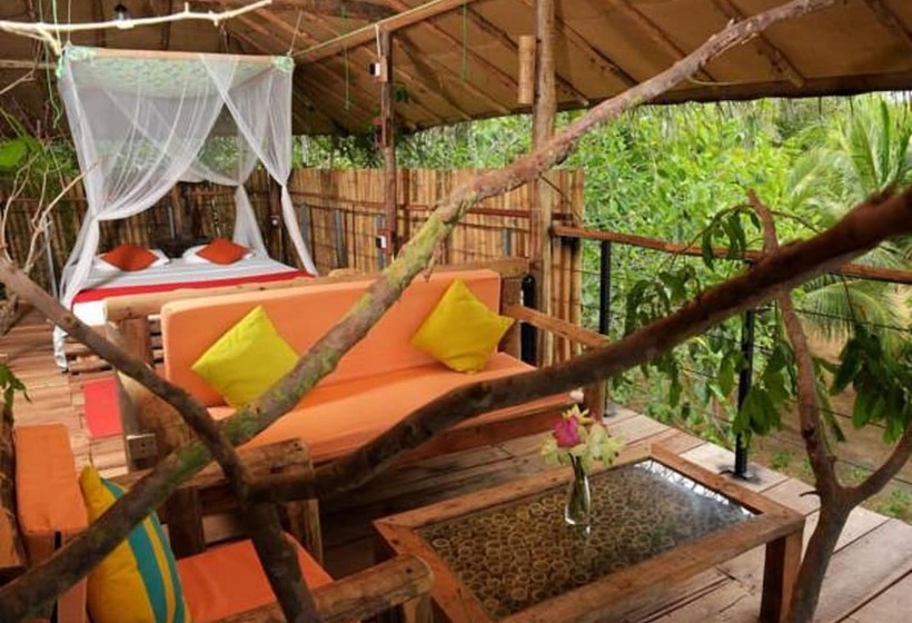 Отель Saraii Village