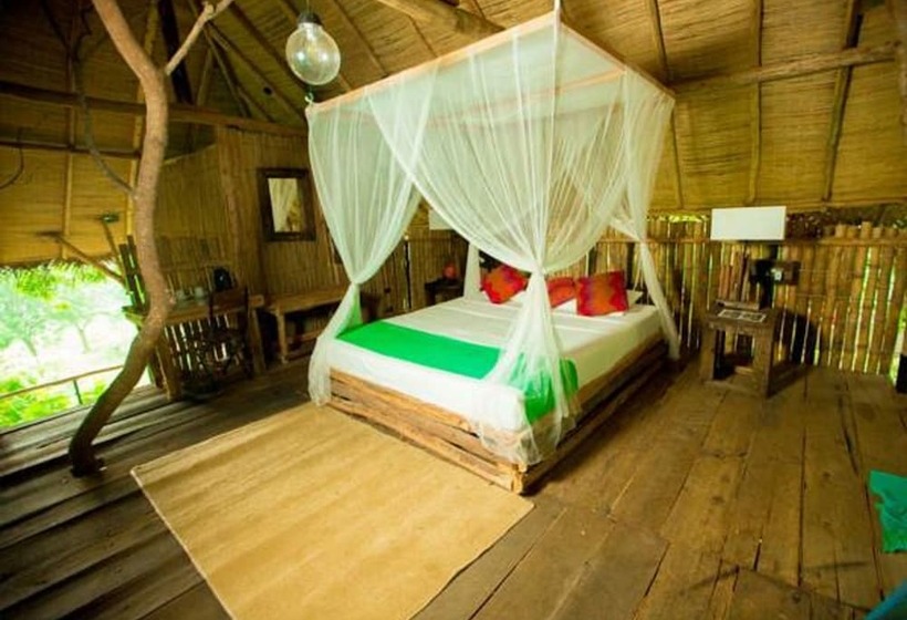 Отель Saraii Village