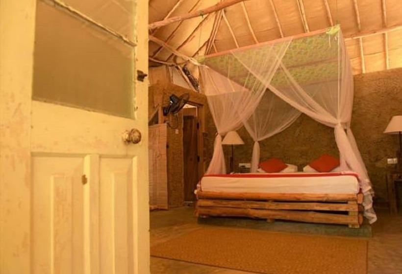 Отель Saraii Village