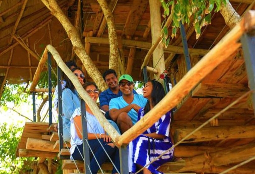 Отель Saraii Village