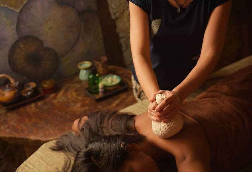 Отель Saraii Village