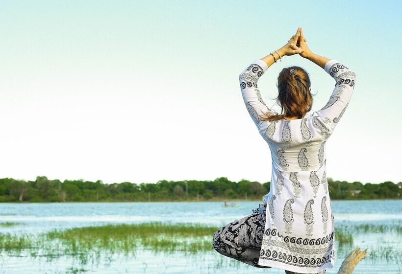 Отель Saraii Village