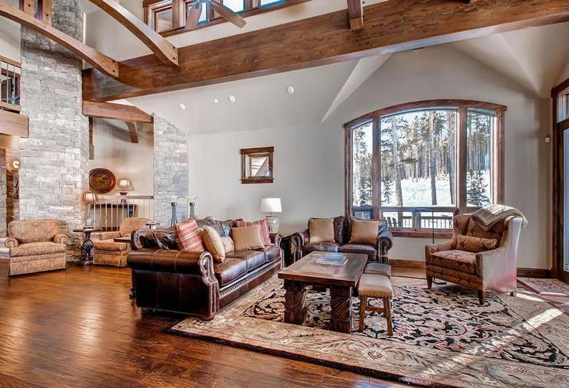 Отель Slopeside Manor On Peak 8