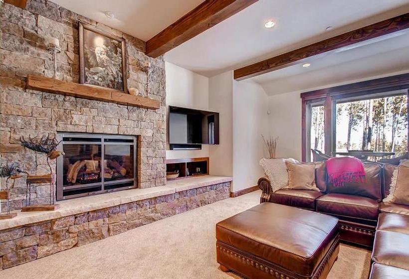 Отель Slopeside Manor On Peak 8