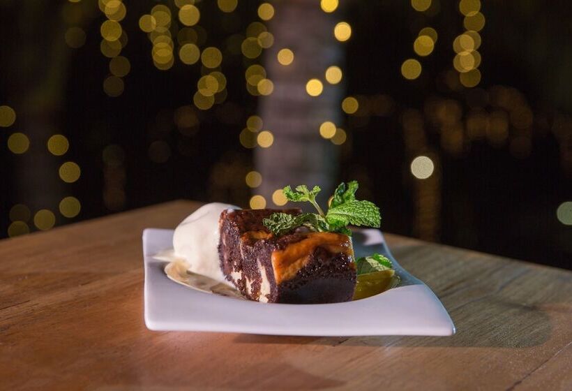 Отель Sri Sharavi Beach Villas & Spa