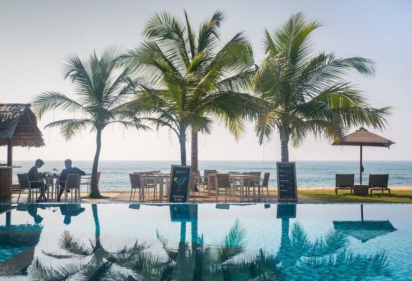 Отель Sri Sharavi Beach Villas & Spa