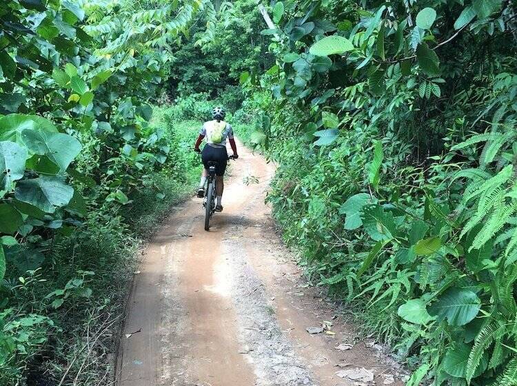 Отель Sri Sharavi Beach Villas & Spa