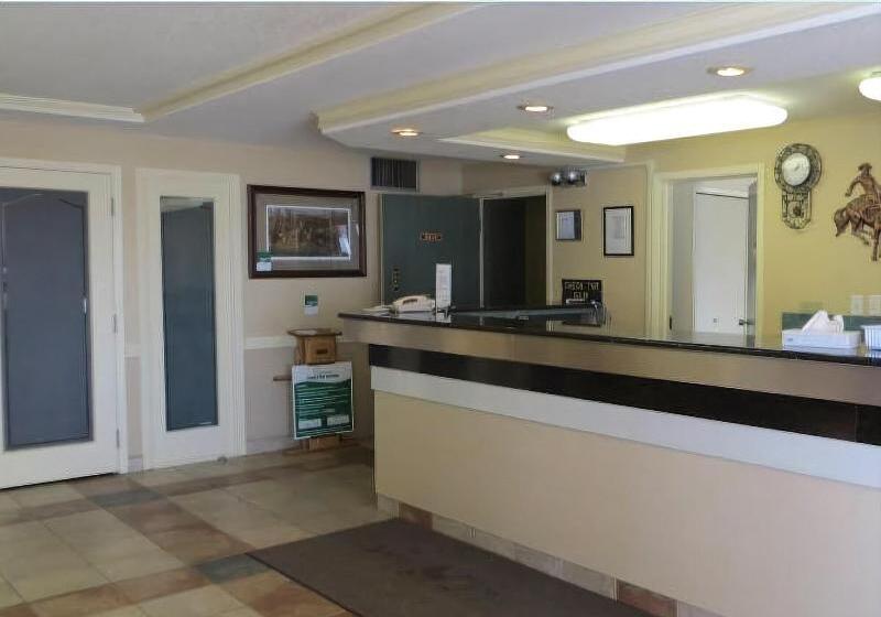 فندق Stampeder Inn