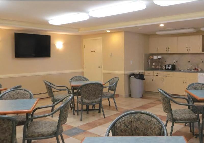 فندق Stampeder Inn