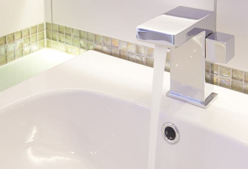 Отель The Bell Inn