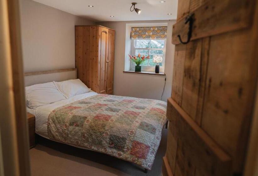 هتل The Old Hall Inn