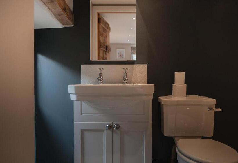 هتل The Old Hall Inn