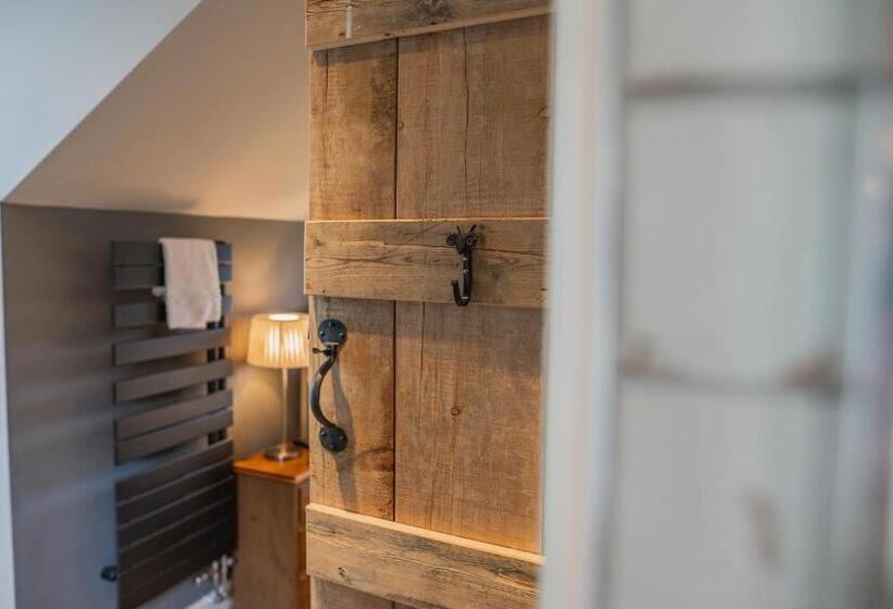 هتل The Old Hall Inn