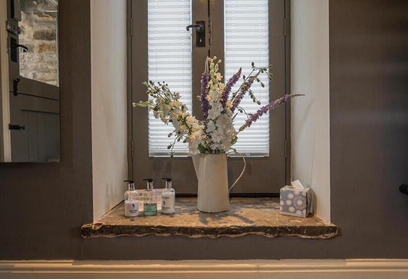 هتل The Old Hall Inn