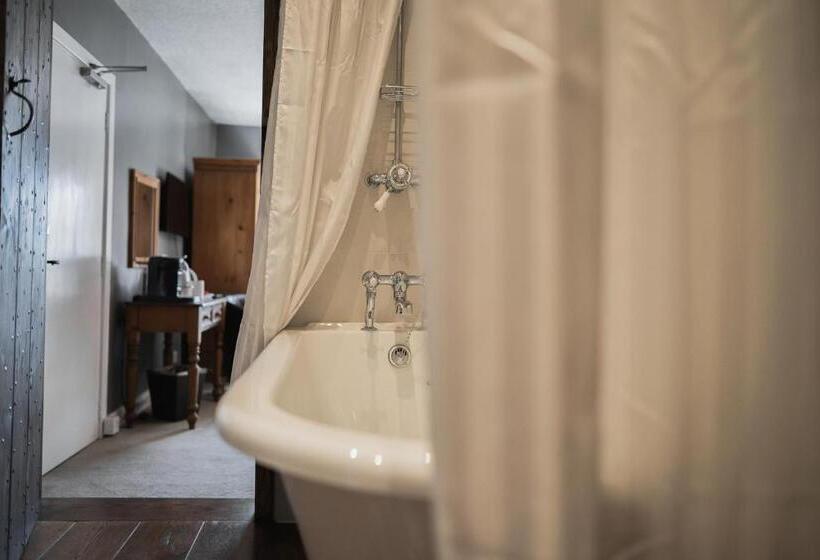 هتل The Old Hall Inn