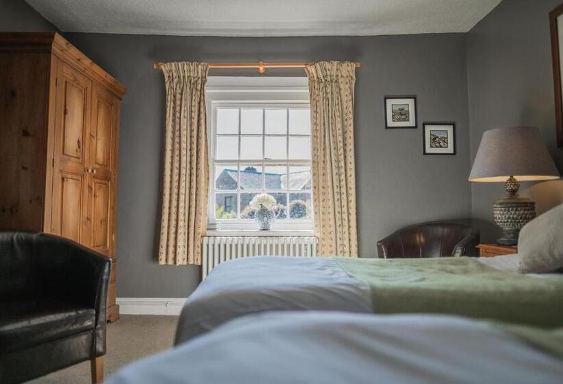 هتل The Old Hall Inn