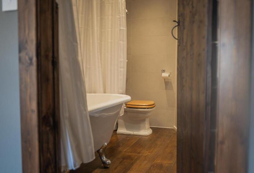 هتل The Old Hall Inn