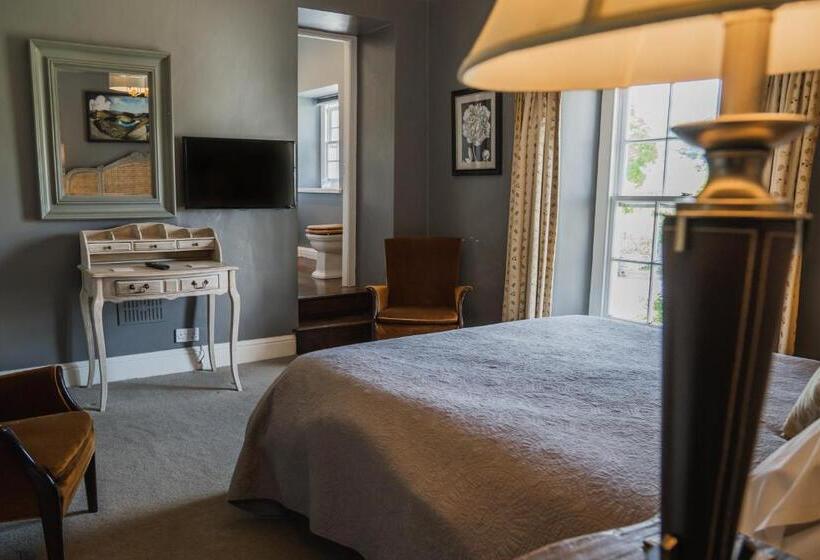 هتل The Old Hall Inn