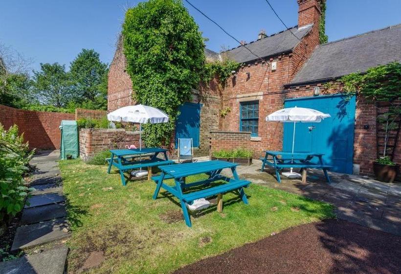 בית מלון כפרי The Ship Inn