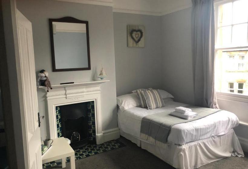 בית מלון כפרי The Ship Inn