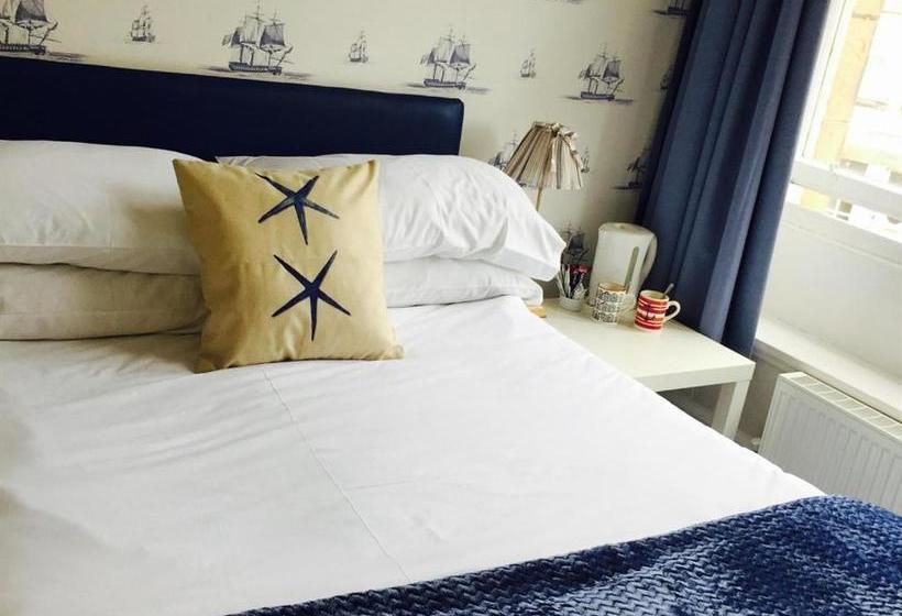 בית מלון כפרי The Ship Inn