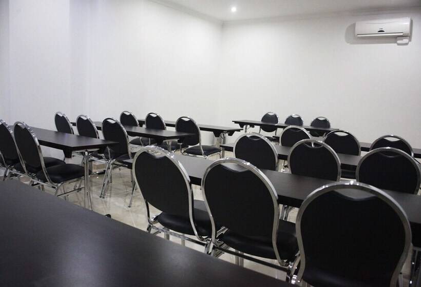 בית מלון כפרי Vizcaya Plaza