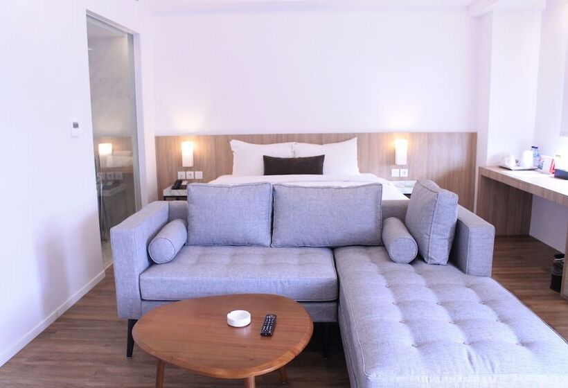 هتل Zuri Express Lippo Cikarang