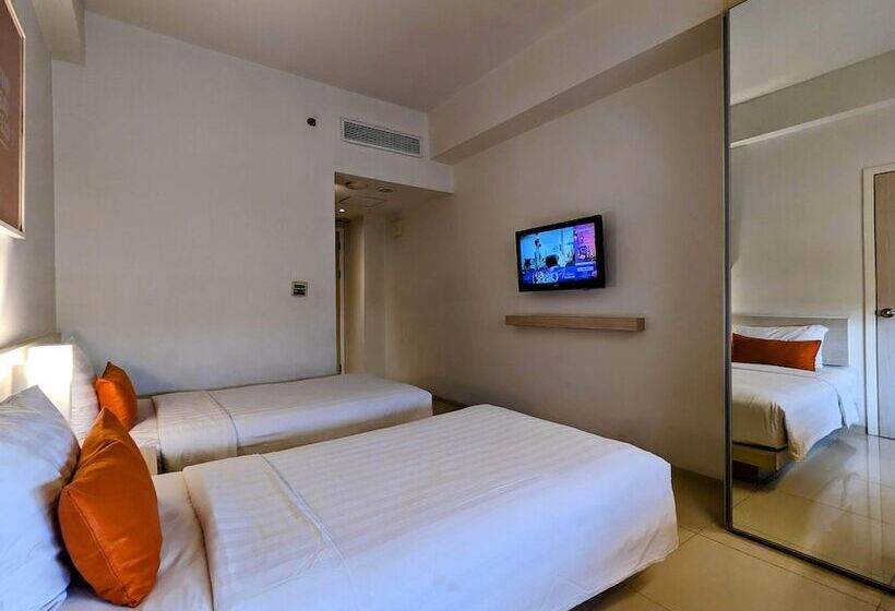 هتل Zuri Express Lippo Cikarang