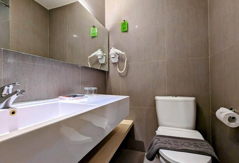 هتل Zuri Express Lippo Cikarang