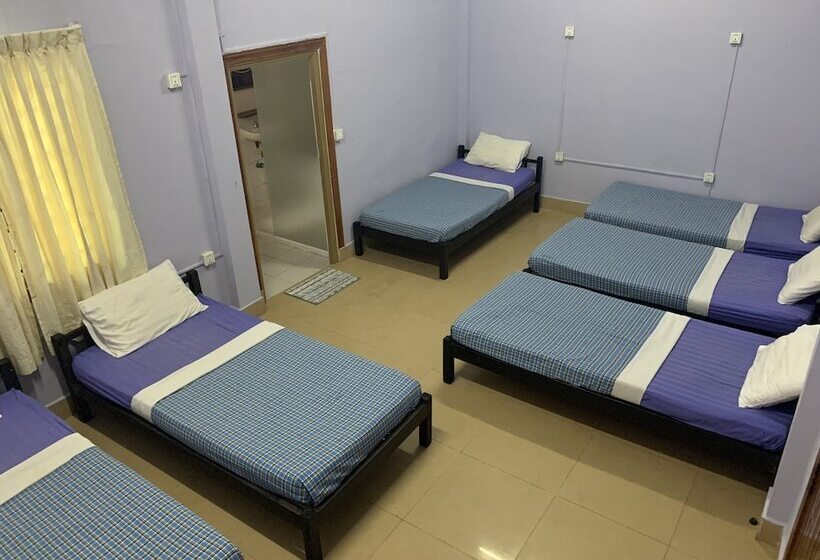 Lovely Jubbly Villa   Hostel