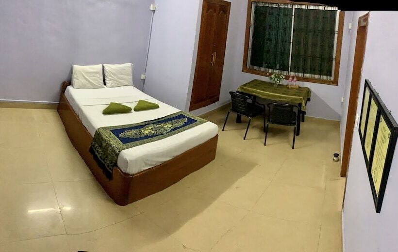 Lovely Jubbly Villa   Hostel