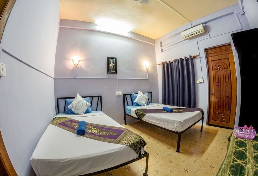 Lovely Jubbly Villa   Hostel