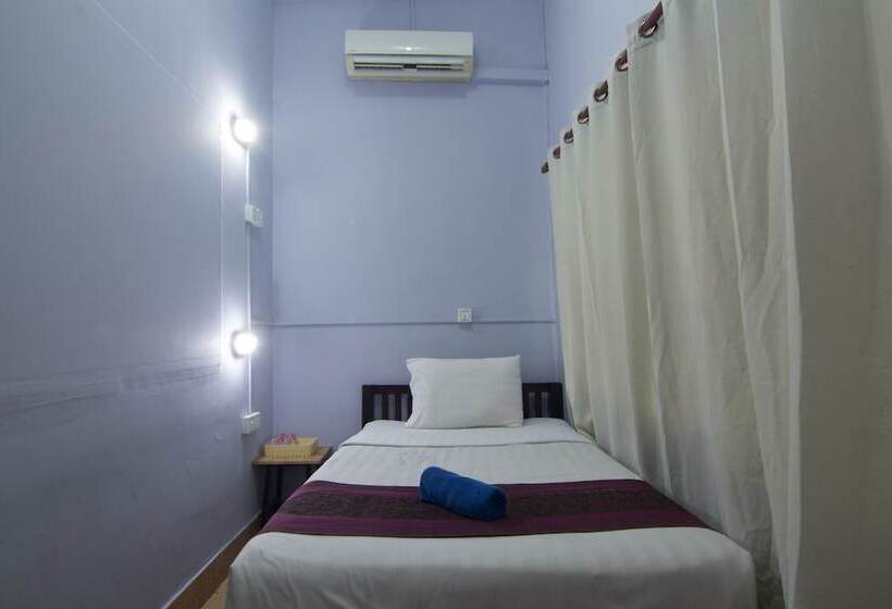 Lovely Jubbly Villa   Hostel