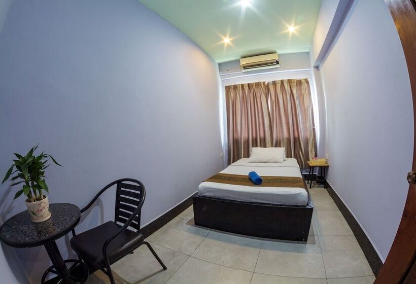 Lovely Jubbly Villa   Hostel