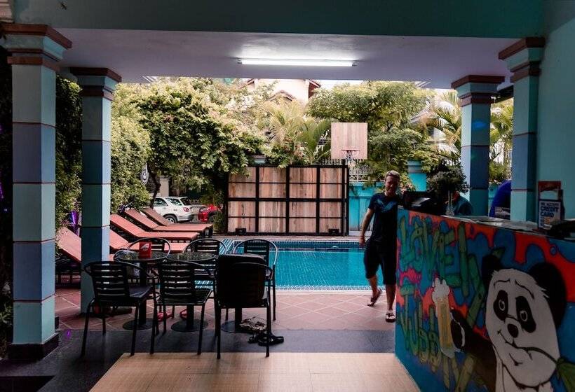 Lovely Jubbly Villa   Hostel