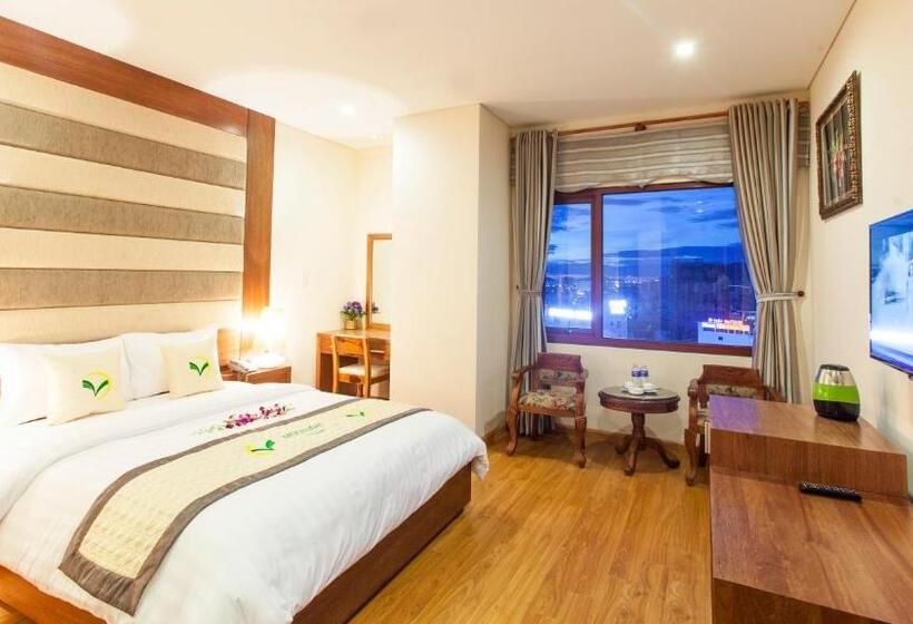 Moonlight Hotel Suites & Spa Vip   High Floor, The Best View In The City Center, Dragon Bridge View