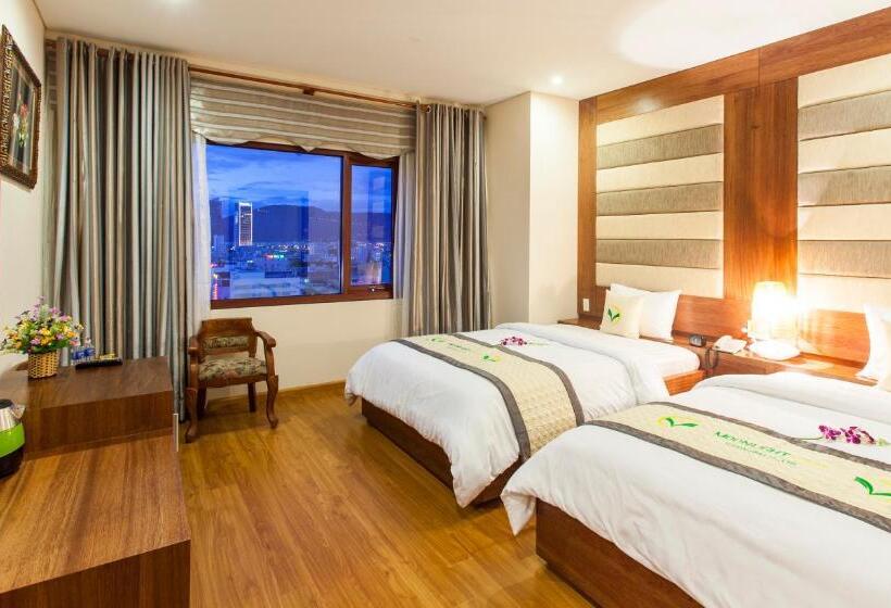 Moonlight Hotel Suites & Spa Vip   High Floor, The Best View In The City Center, Dragon Bridge View