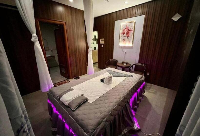 Moonlight Hotel Suites & Spa Vip   High Floor, The Best View In The City Center, Dragon Bridge View